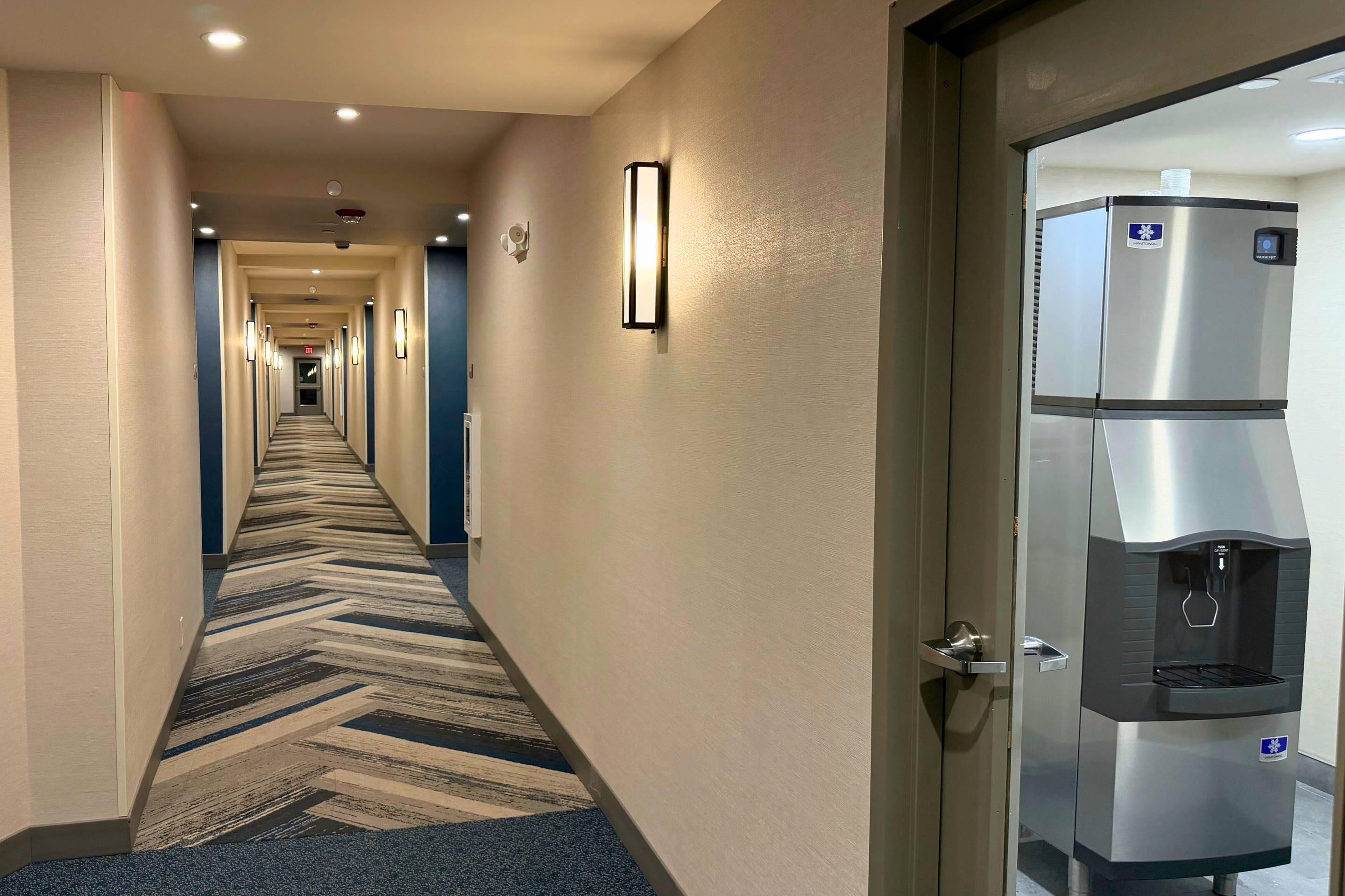 Corridor | Clarion Hotel Rock Springs - Green River