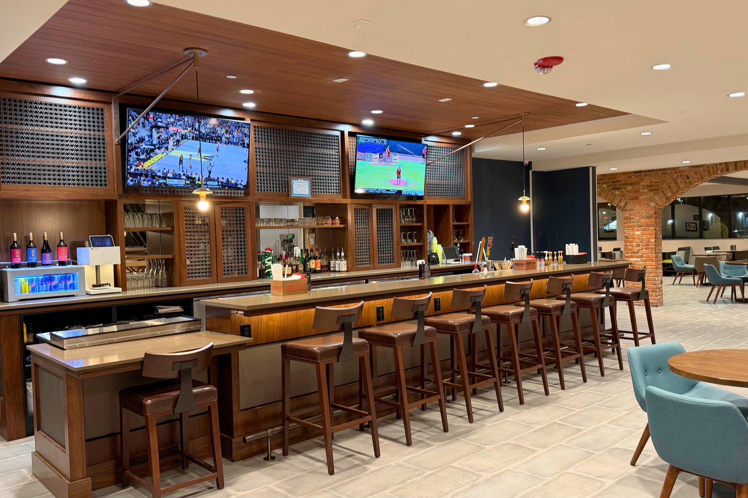 Bar | Clarion Hotel Rock Springs - Green River