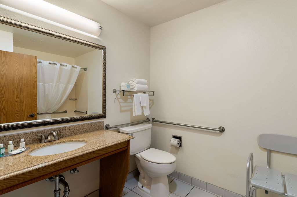 QUALITY INN CHEYENNE I-25 SOUTH-guestroom-Guest Room,Bathroom,On-Site.jpg