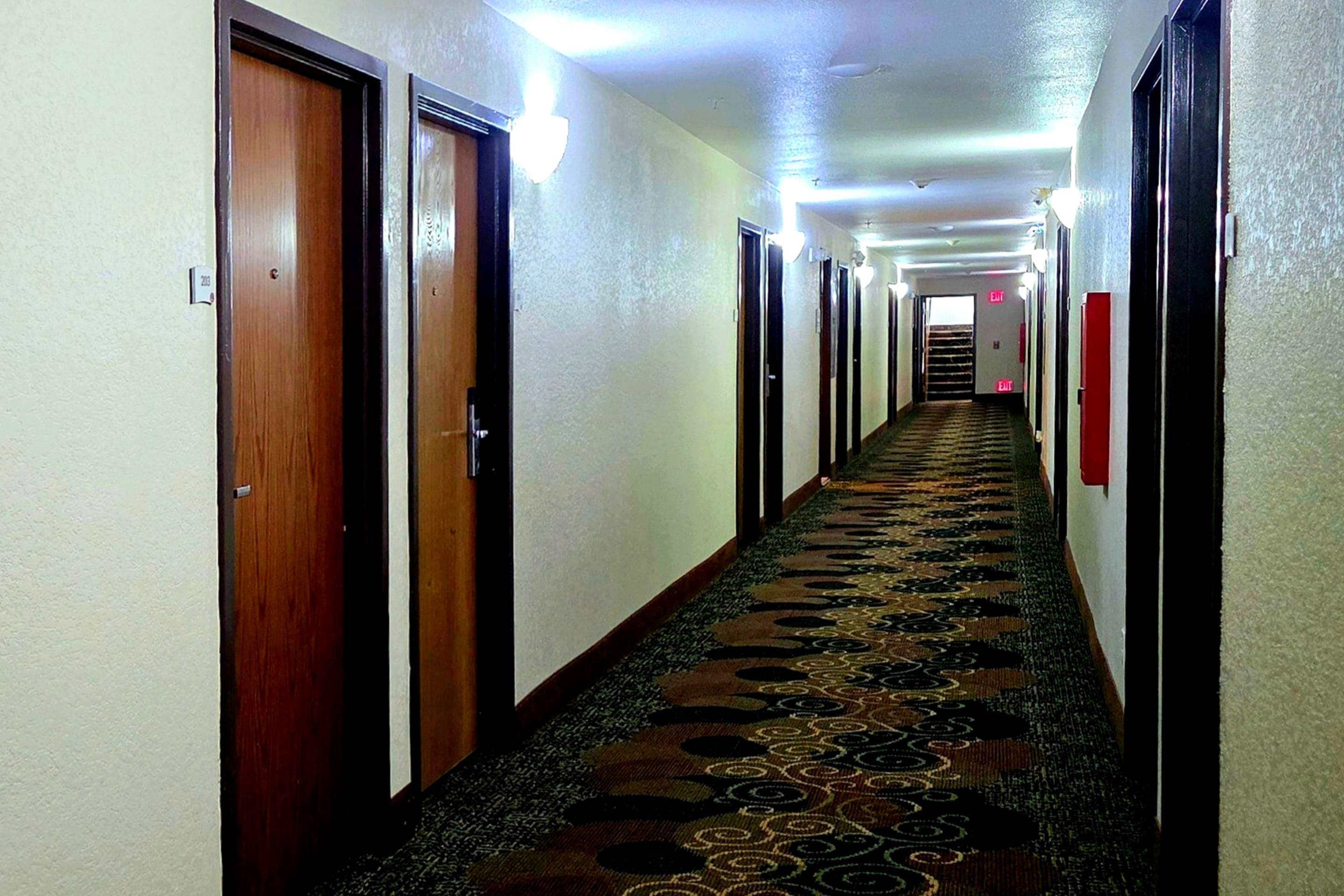 Interior corridors | Quality Inn