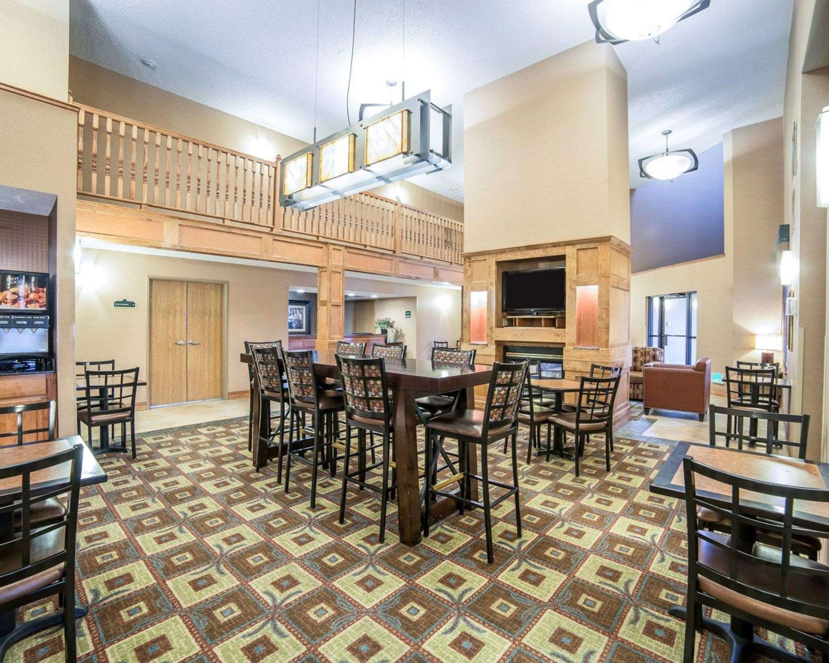 Enjoy breakfast in this spacious area | Quality Inn & Suites Casper near Event Center
