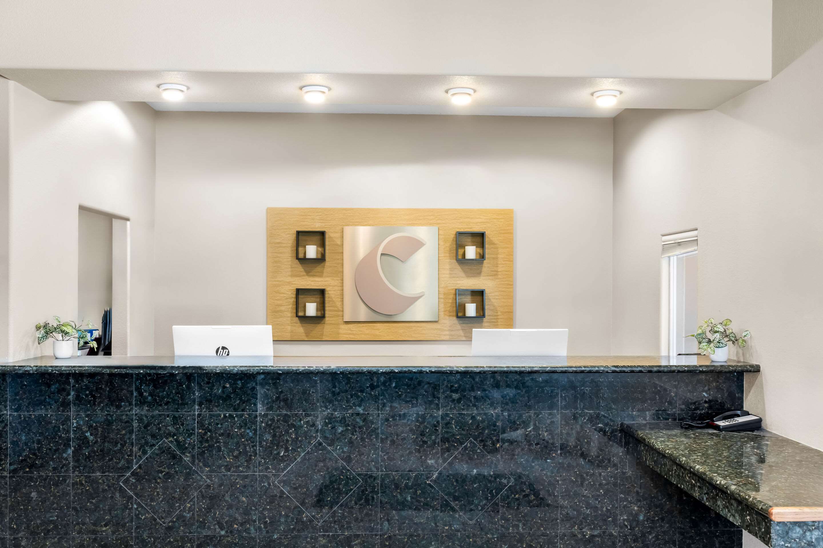 Front desk | Comfort Inn And Suites