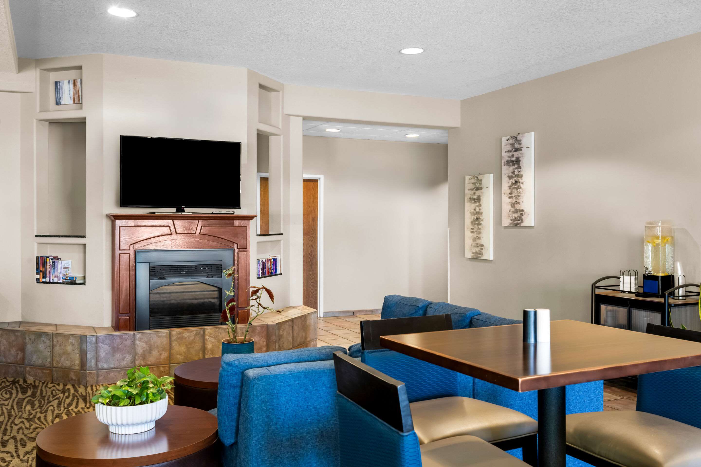 Lobby with sitting area | Comfort Inn And Suites