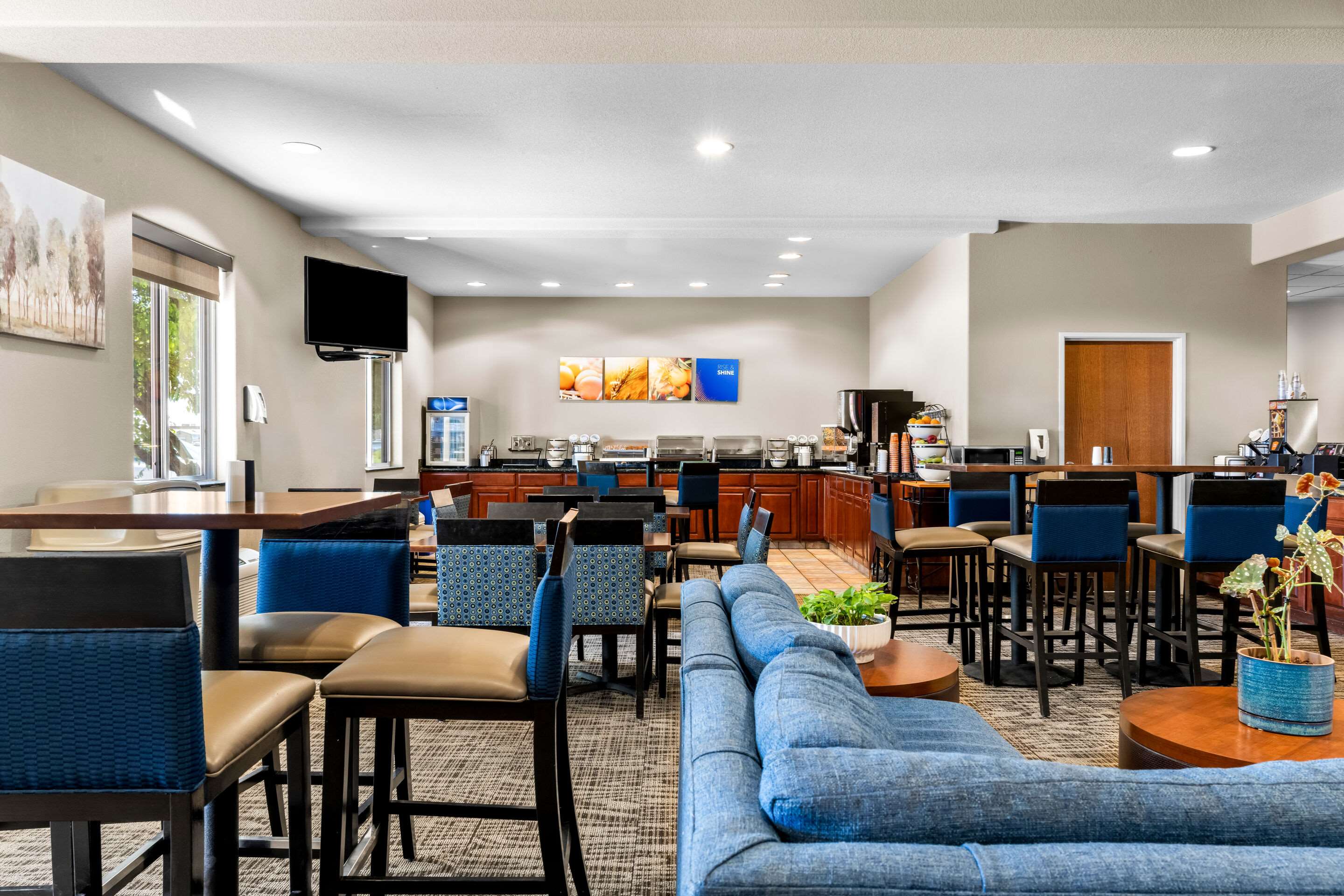 Breakfast area | Comfort Inn And Suites