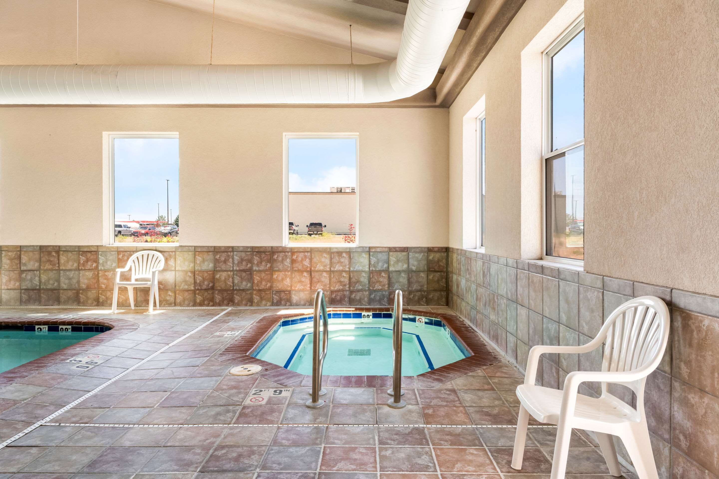 Indoor hot tub | Comfort Inn And Suites
