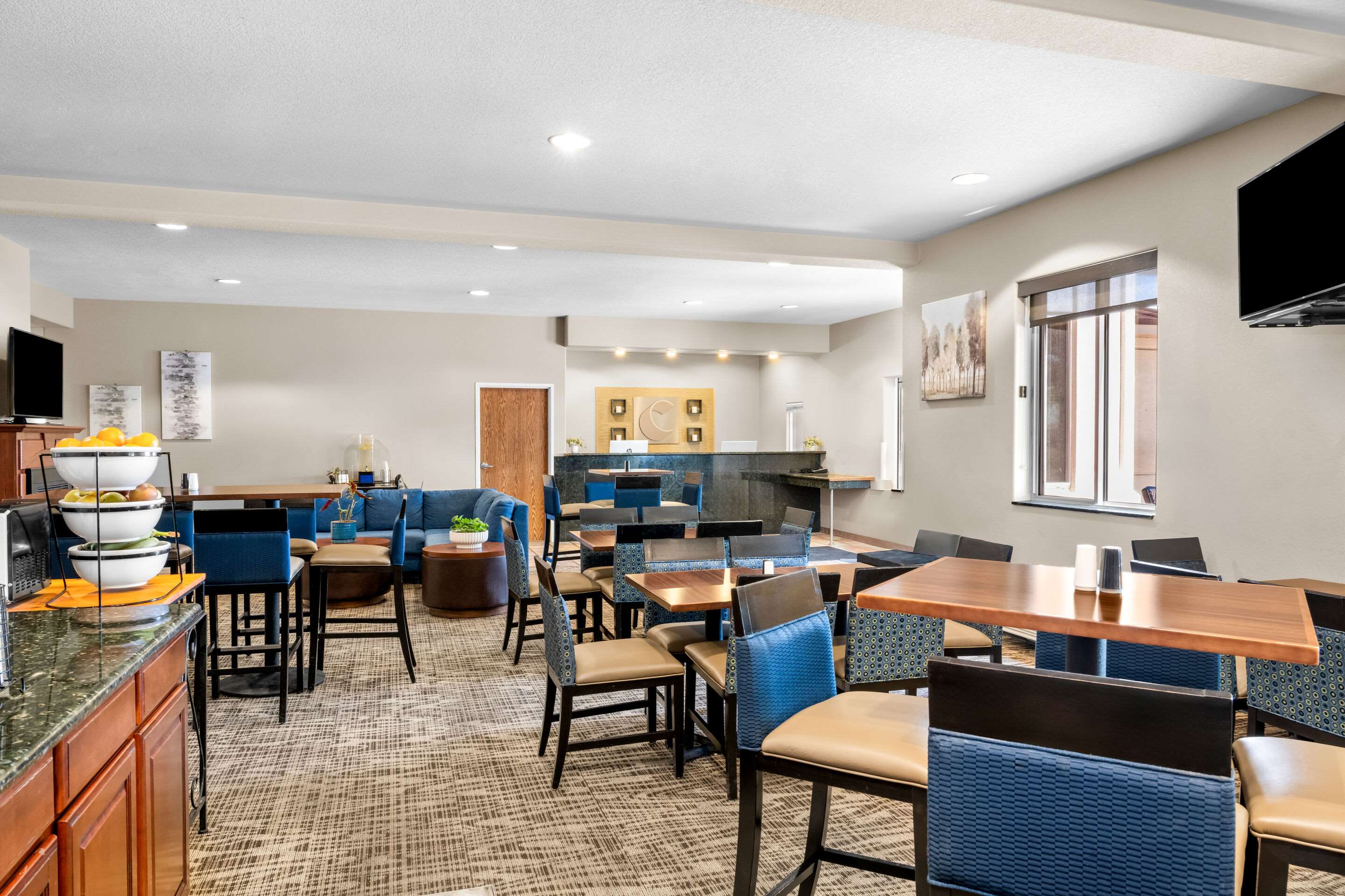 Breakfast area | Comfort Inn And Suites