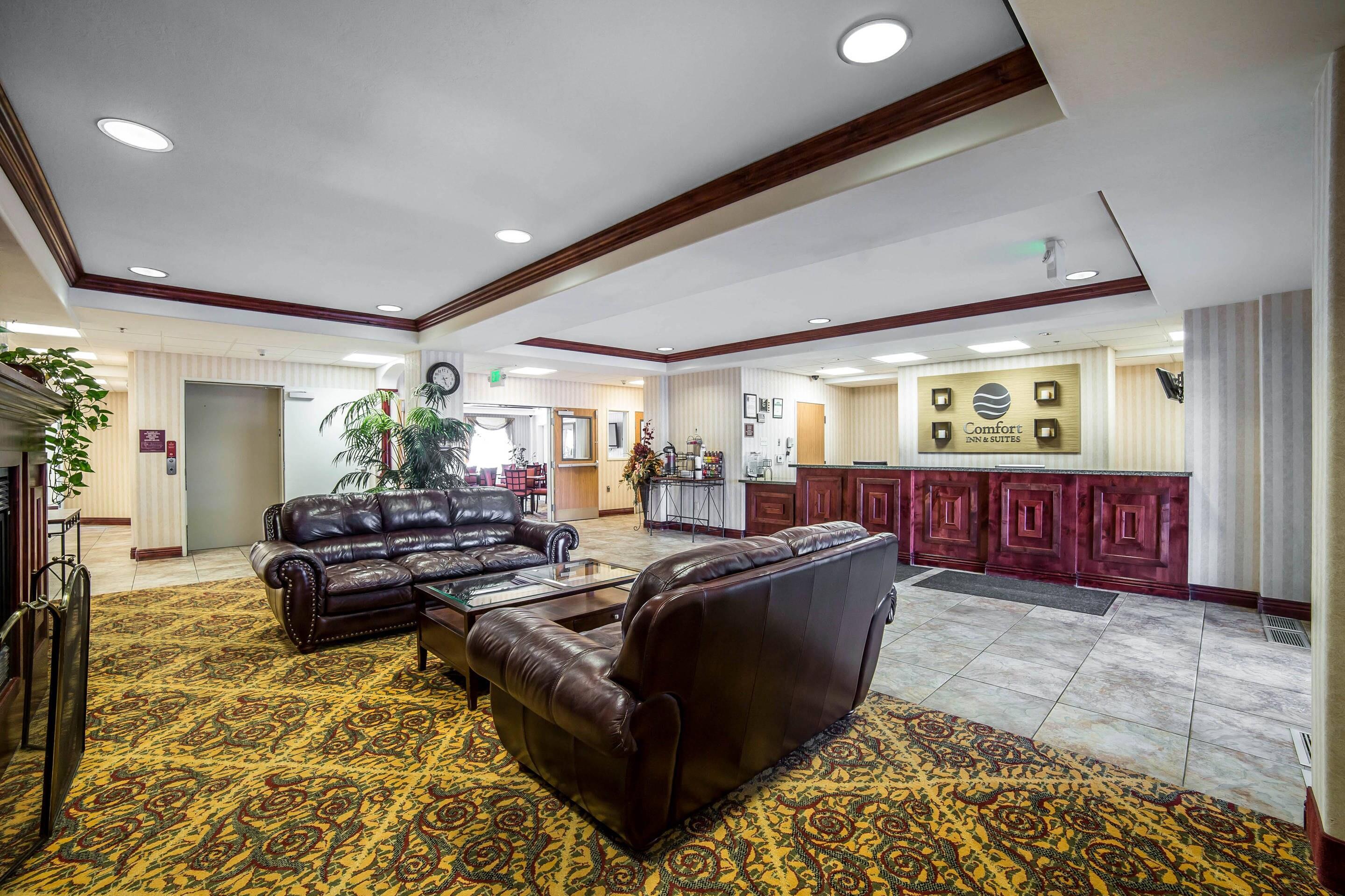 Hotel lobby | Comfort Inn & Suites Rock Springs - Green River