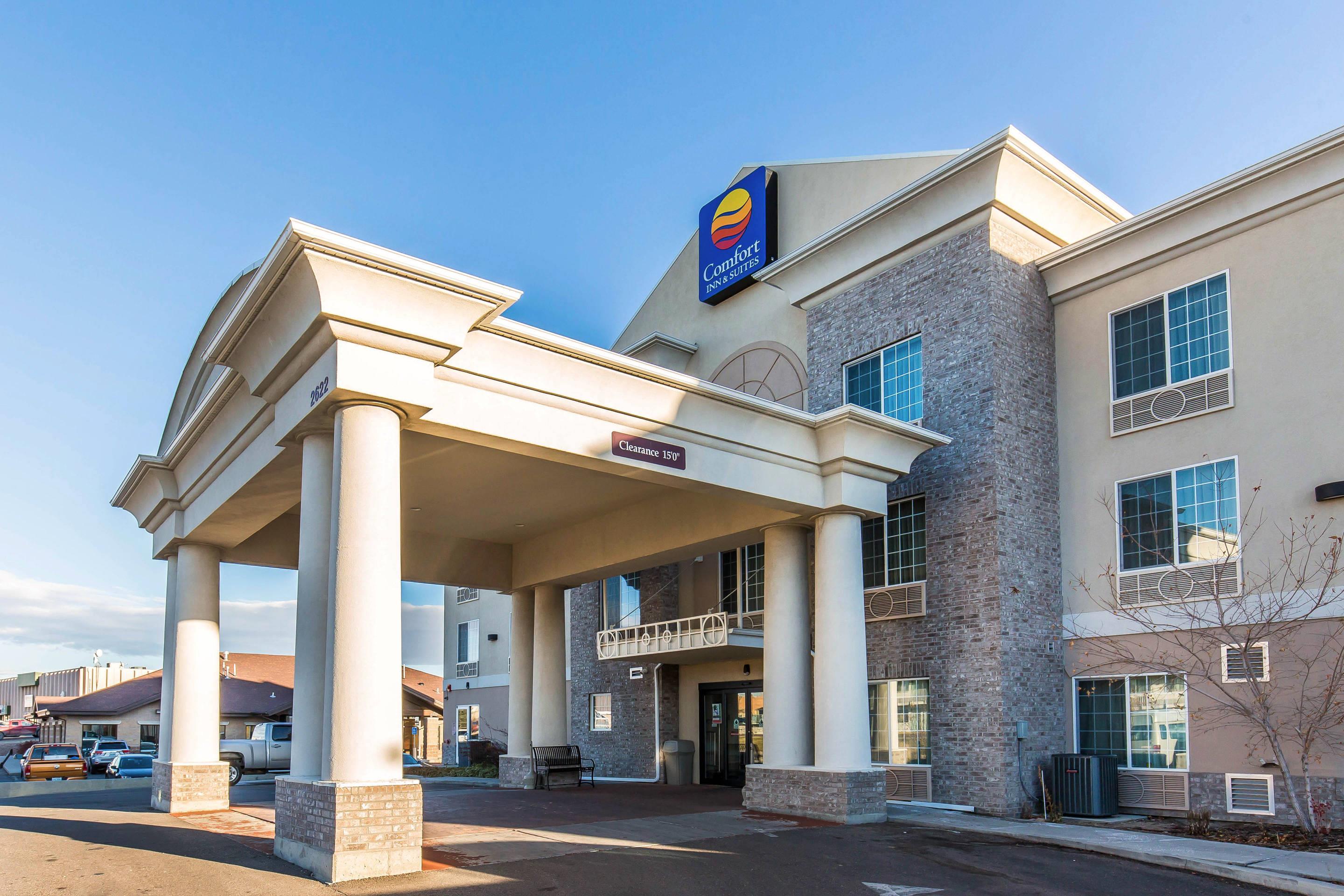 Hotel Entrance | Comfort Inn & Suites Rock Springs - Green River