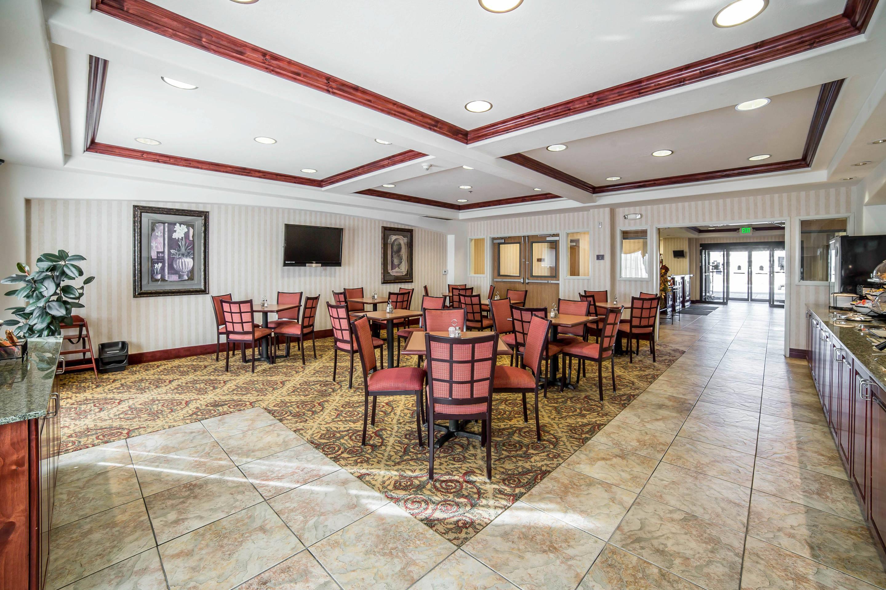 Enjoy breakfast in this seating area | Comfort Inn & Suites Rock Springs - Green River