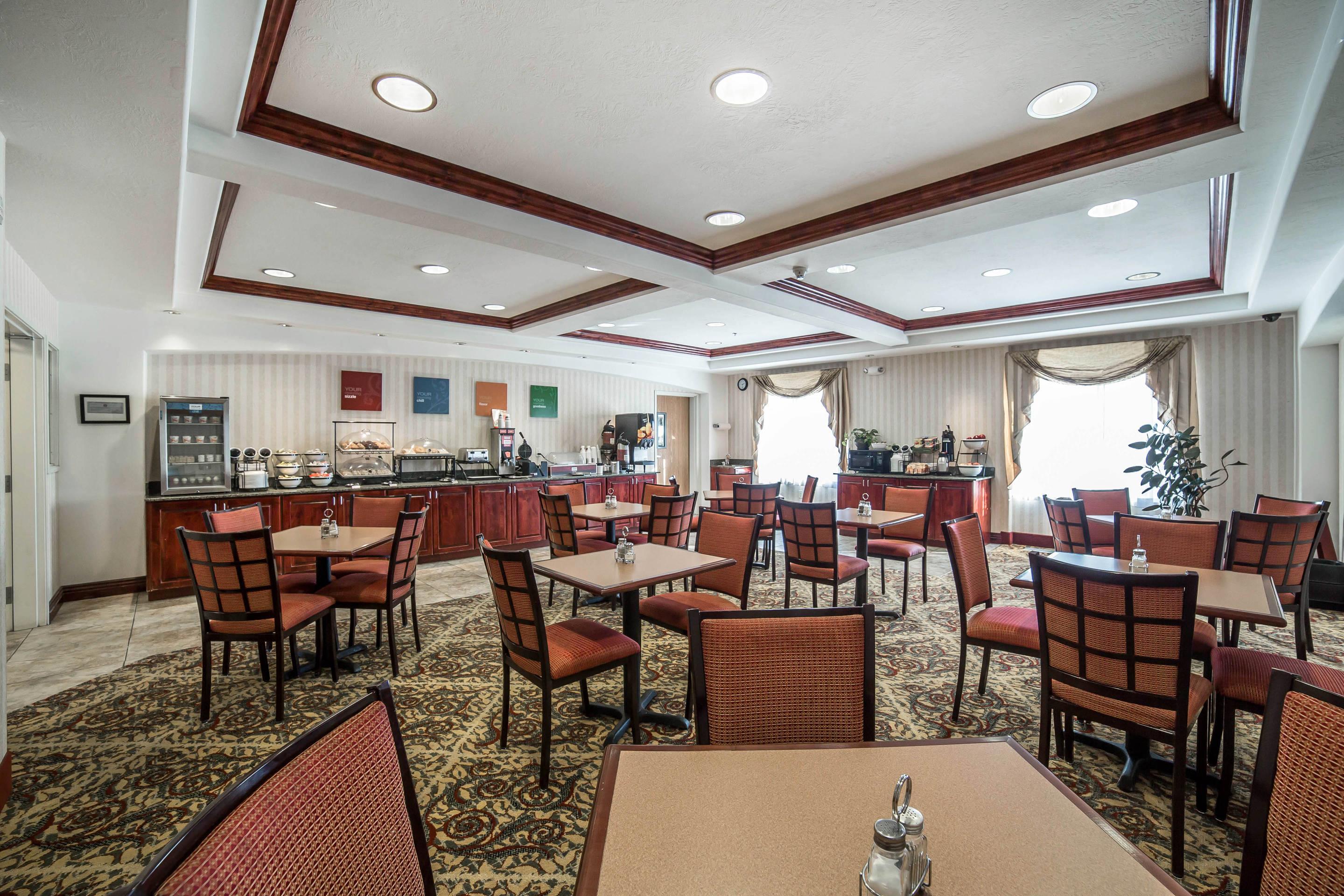Breakfast area | Comfort Inn & Suites Rock Springs - Green River