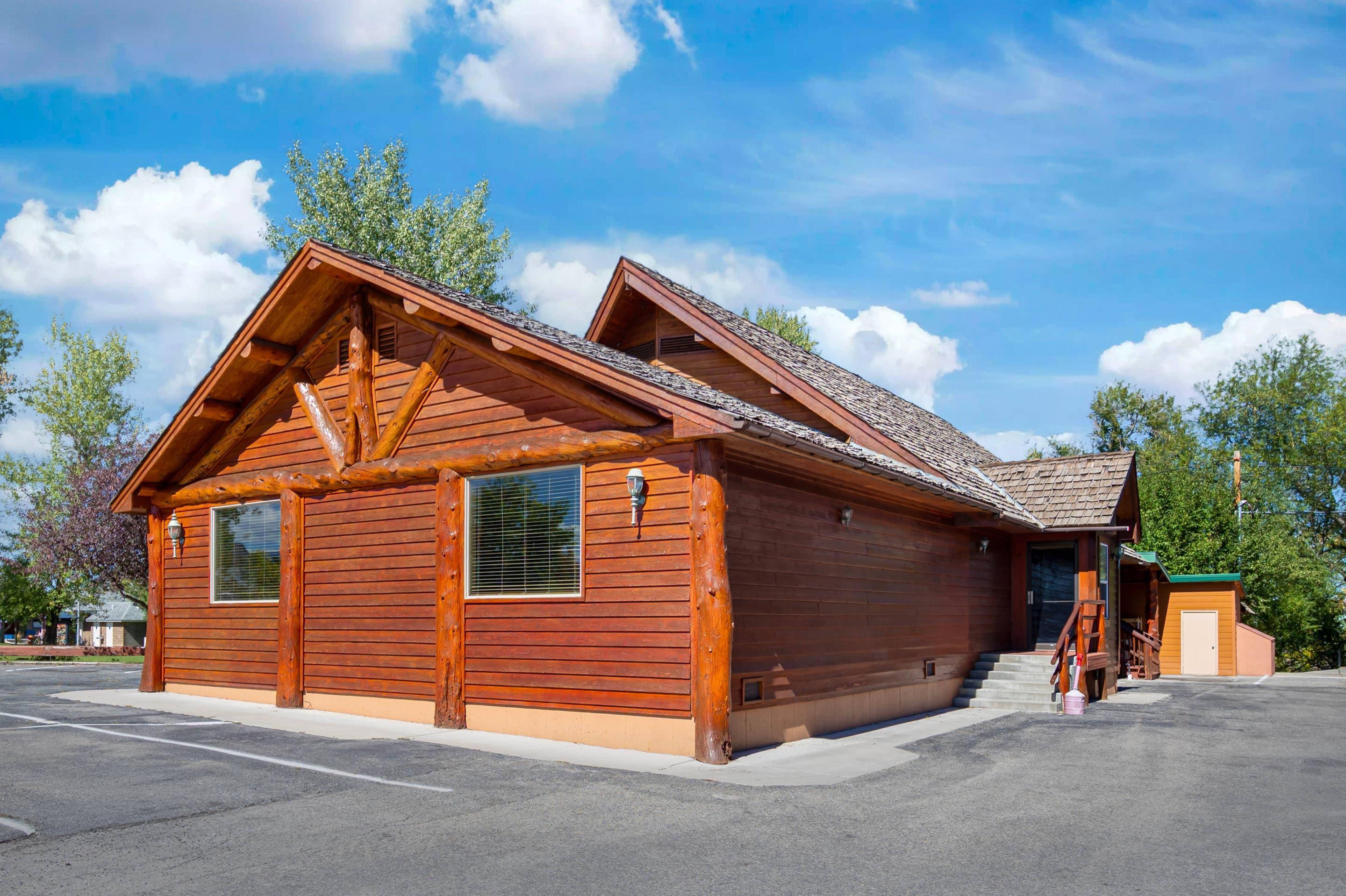 Hotel exterior | Rodeway Inn & Suites Pronghorn Lodge Lander