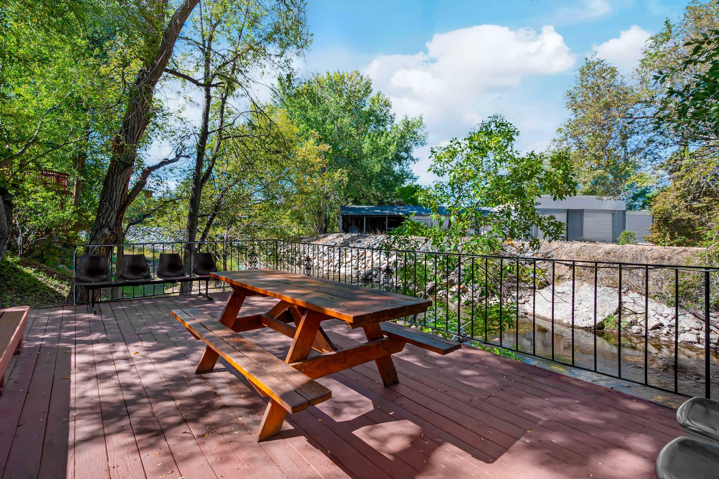 Hotel exterior | Rodeway Inn & Suites Pronghorn Lodge Lander