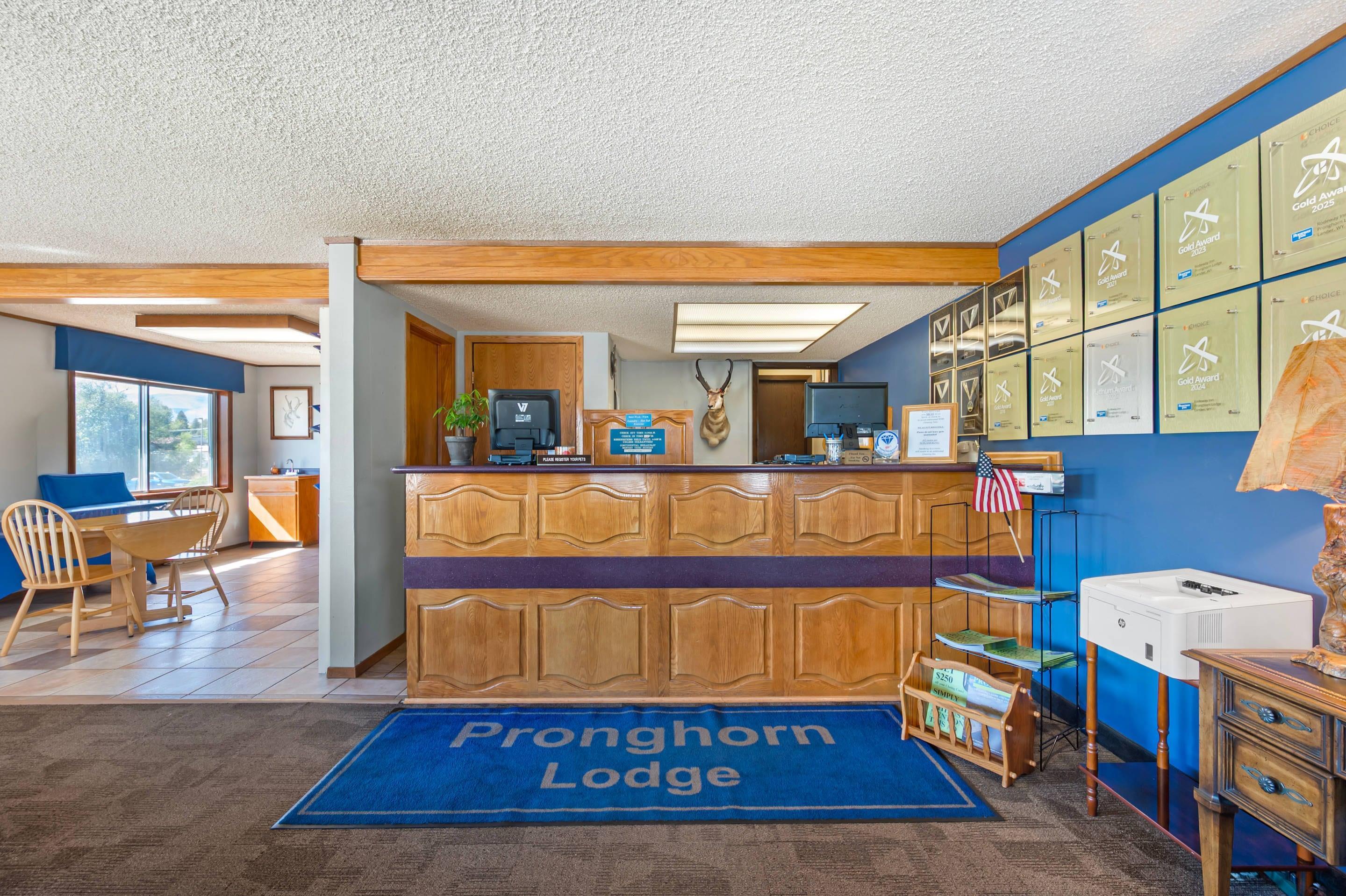 Hotel lobby | Rodeway Inn & Suites Pronghorn Lodge Lander