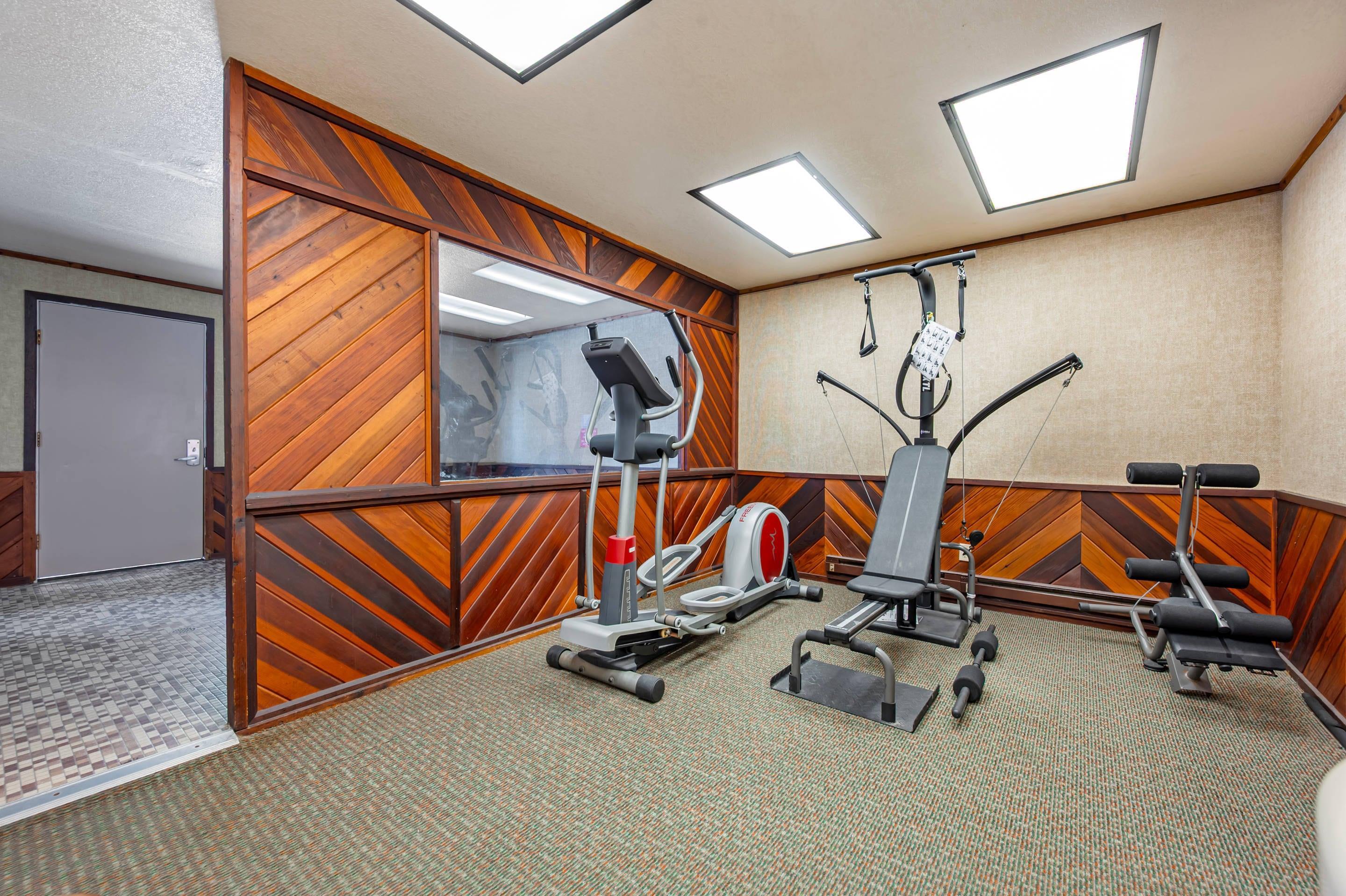 Fitness center | Rodeway Inn & Suites Pronghorn Lodge Lander