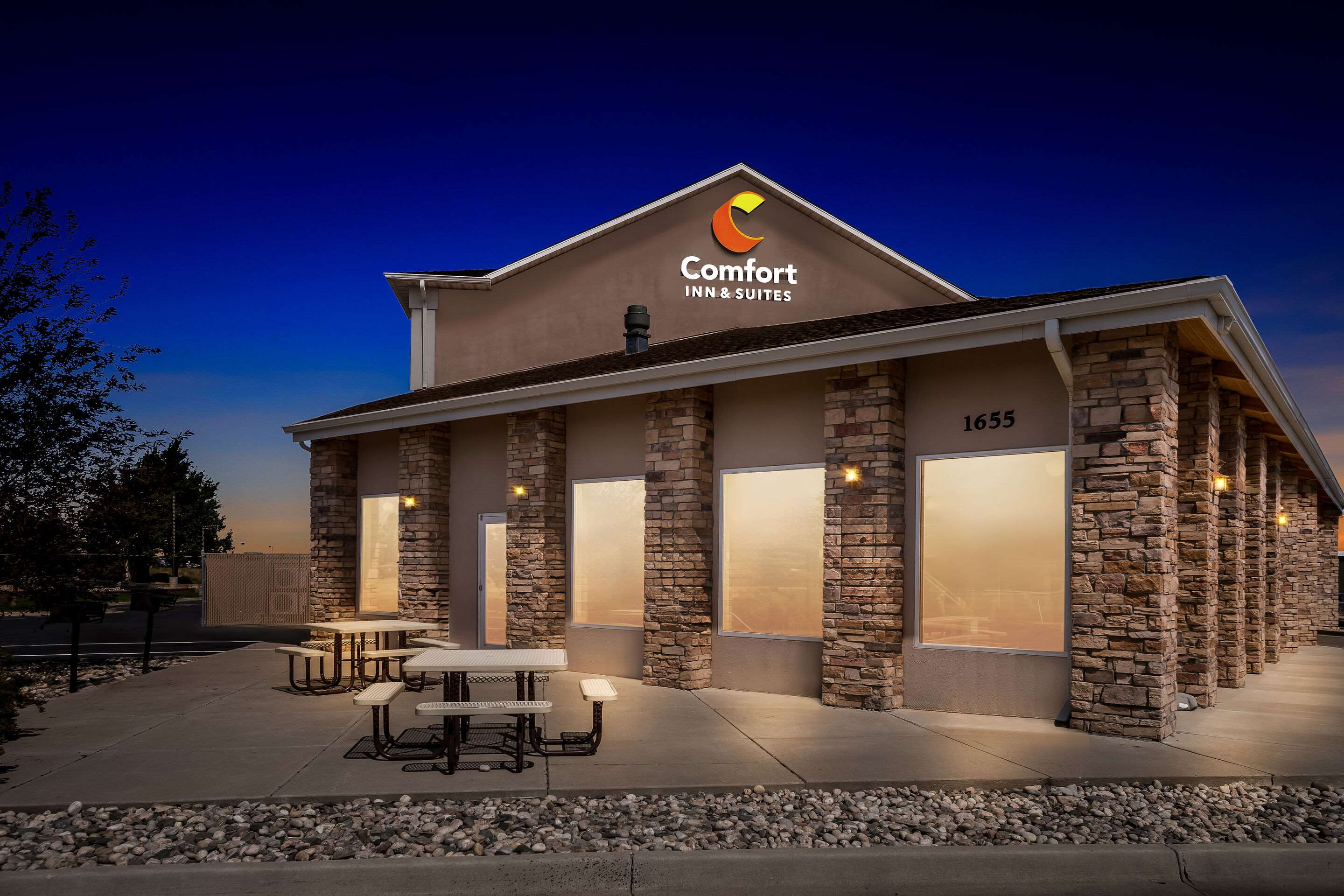 Twilight | Comfort Inn & Suites Near University of Wyoming