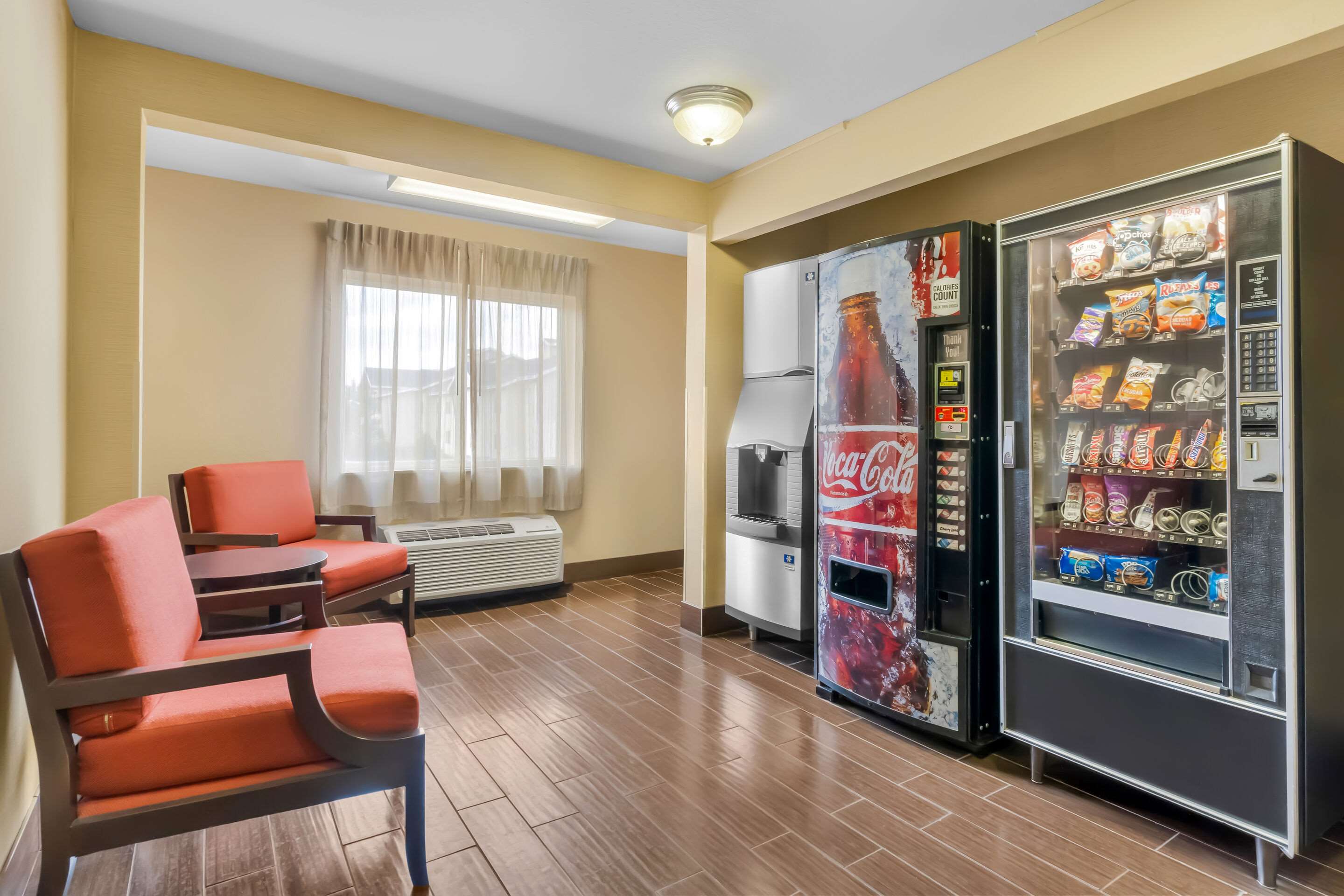Hotel vending area | Comfort Inn & Suites Near University of Wyoming