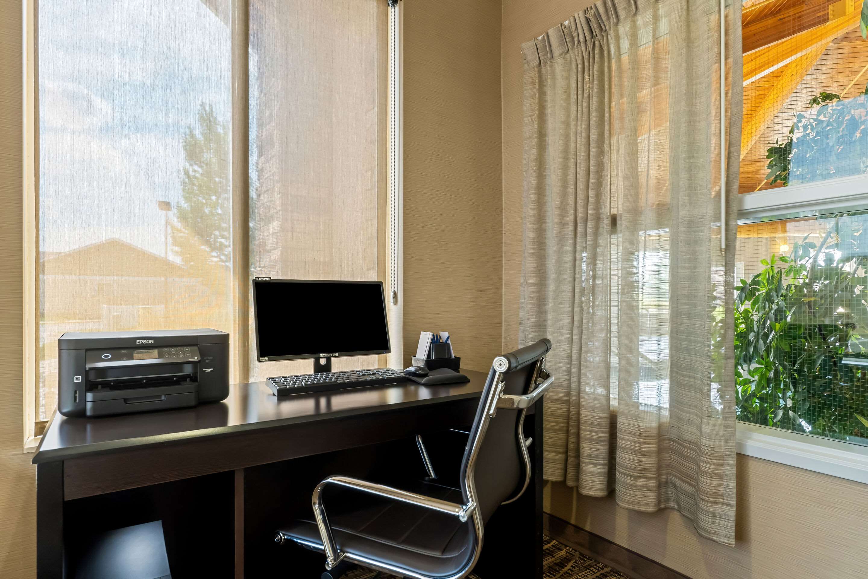 Business center | Comfort Inn & Suites Near University of Wyoming