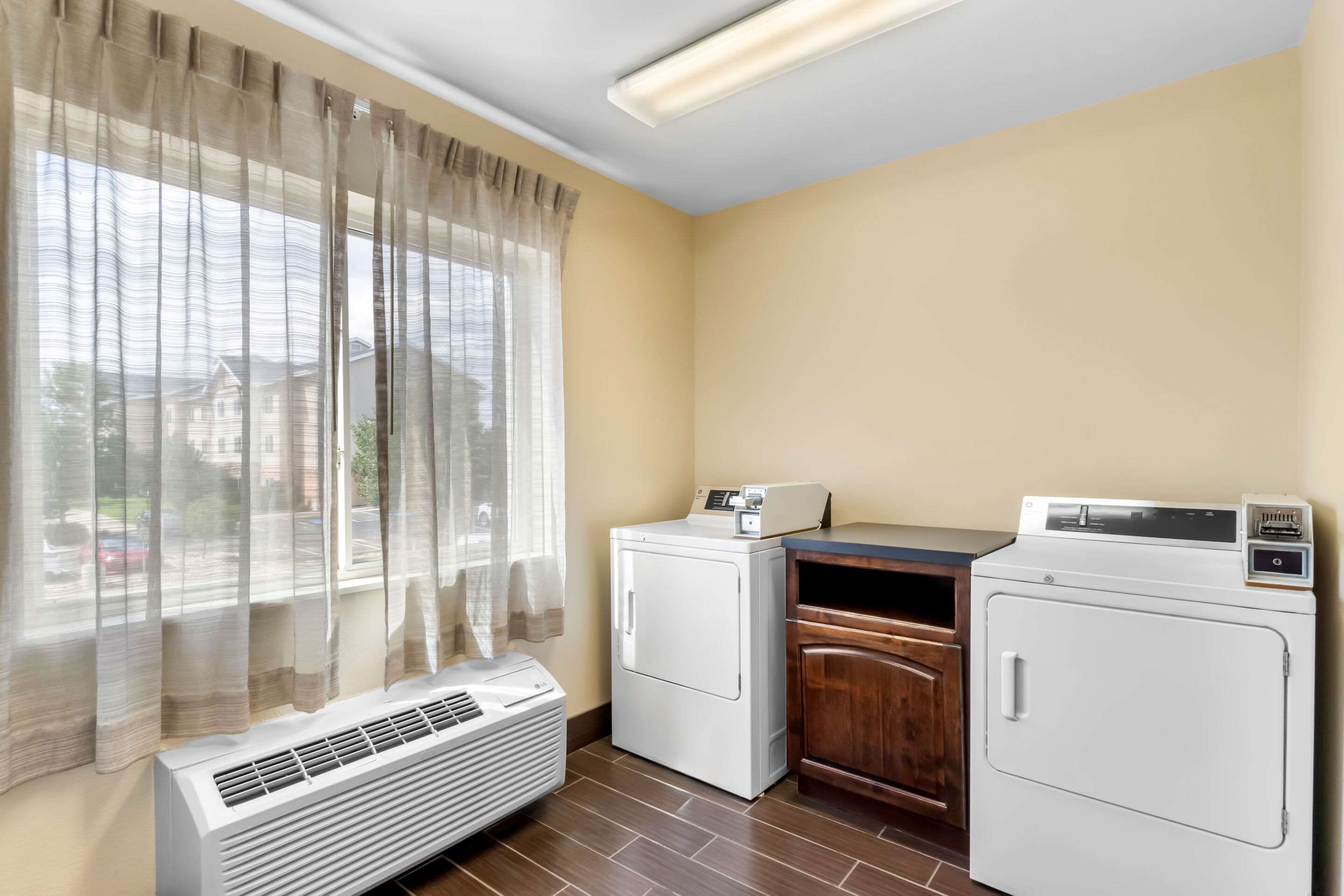 Guest laundry facilities | Comfort Inn & Suites Near University of Wyoming