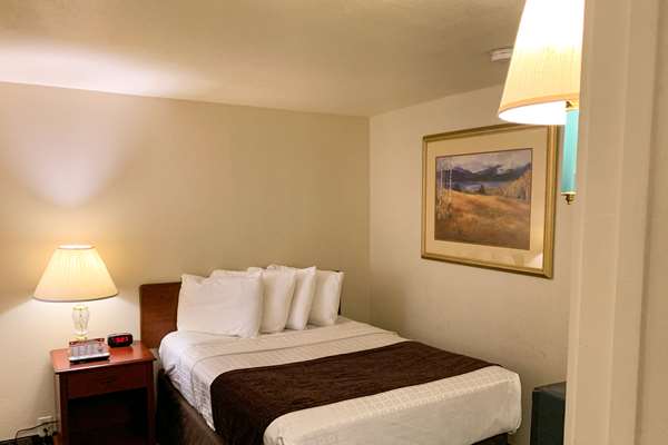  - Rodeway Inn & Suites Sheridan - I-90, Exit 23