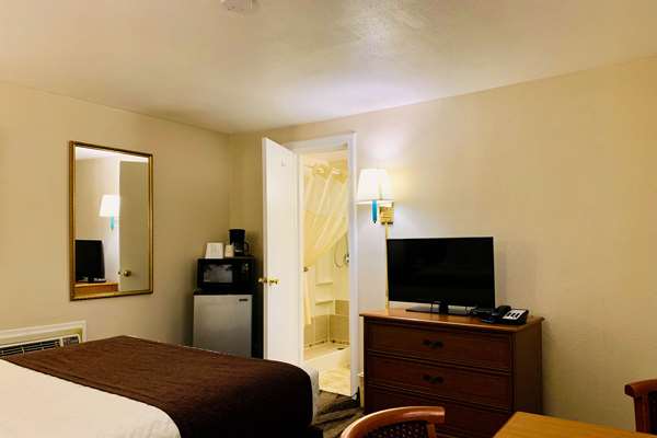  - Rodeway Inn & Suites Sheridan - I-90, Exit 23