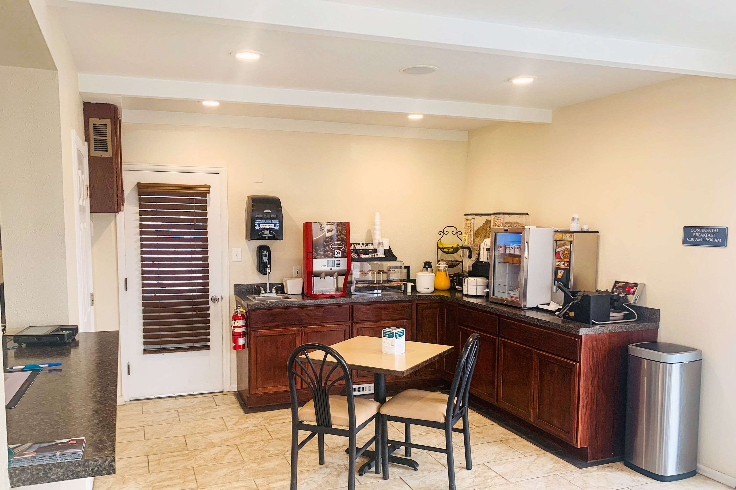 Breakfast area | Rodeway Inn & Suites Sheridan