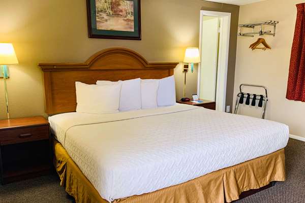  - Rodeway Inn & Suites Sheridan - I-90, Exit 23