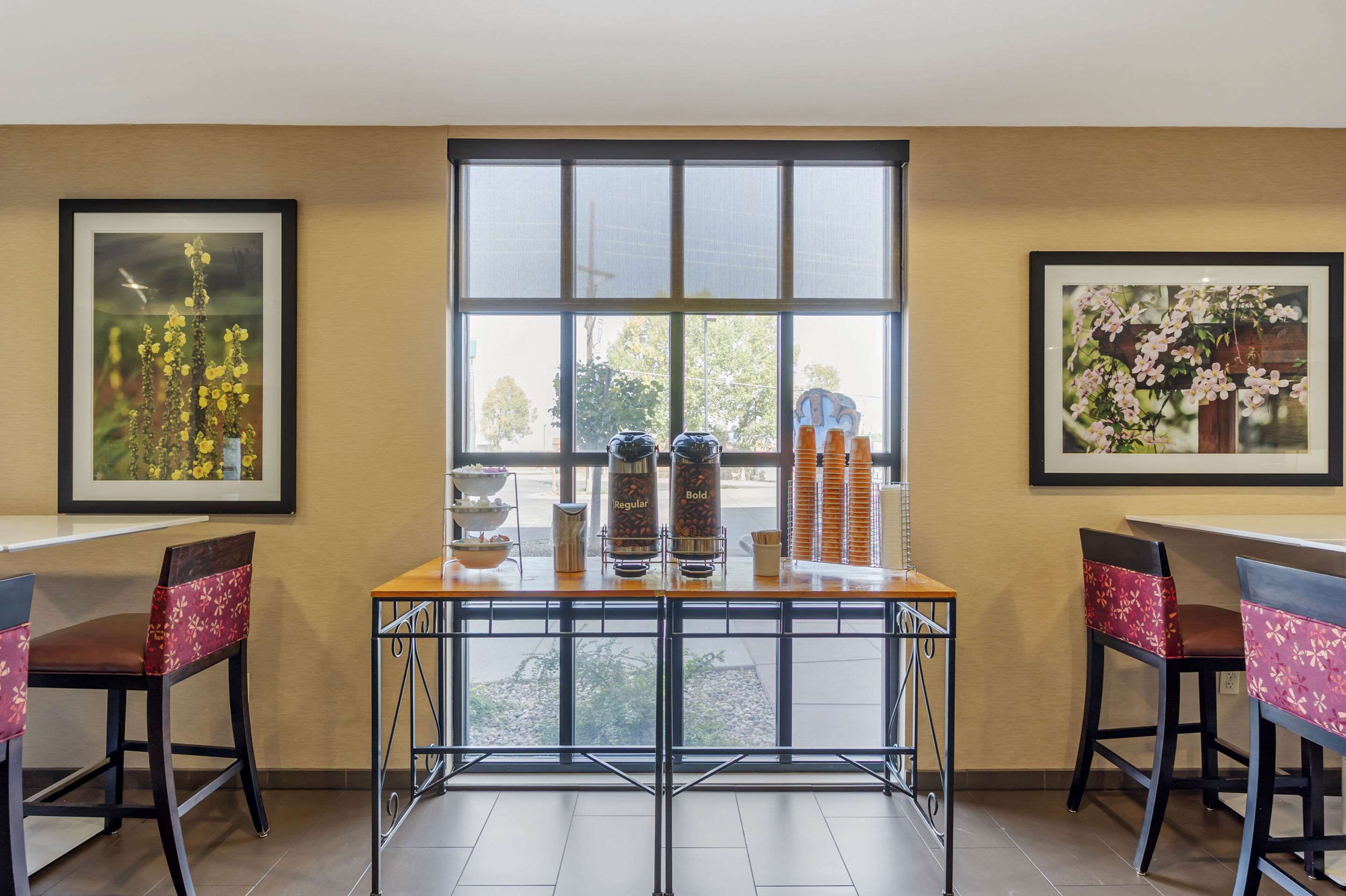Breakfast bar | Comfort Inn & Suites