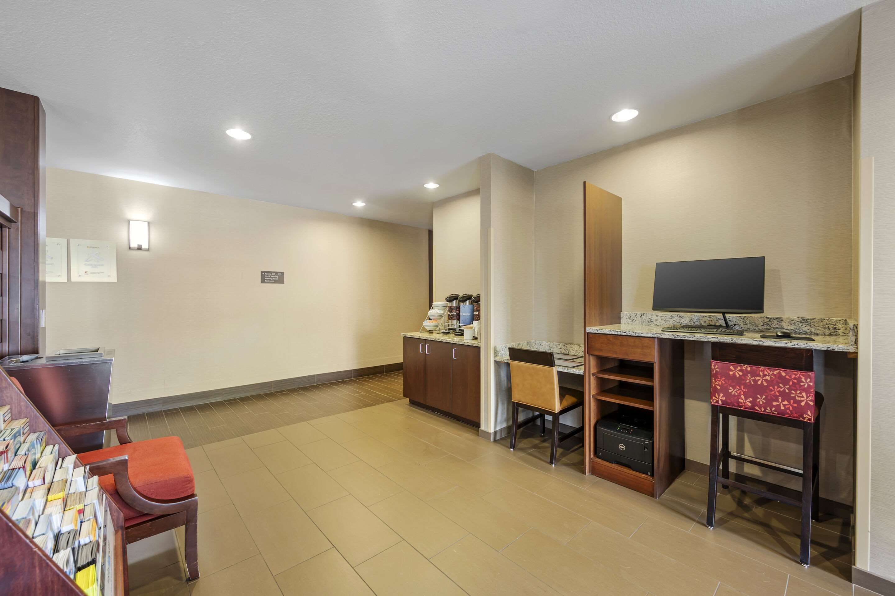 Computer Area | Comfort Inn & Suites