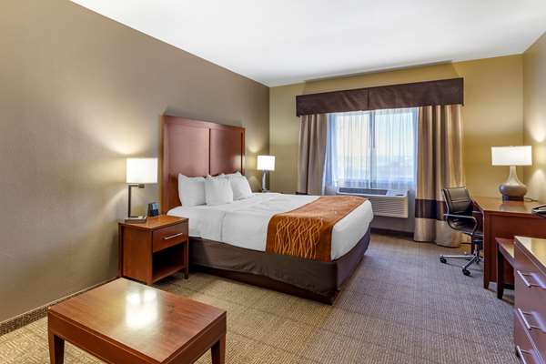 Suite - Comfort Inn Evansville - I-25, Exit 185