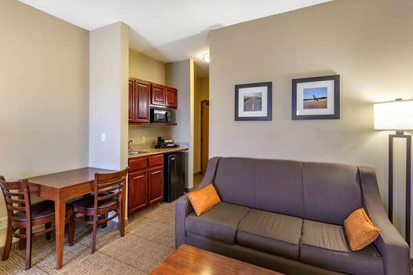 Suite - Comfort Inn Evansville - I-25, Exit 185
