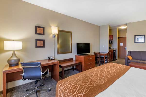 Suite - Comfort Inn Evansville - I-25, Exit 185
