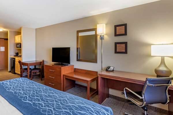 Suite - Comfort Inn Evansville - I-25, Exit 185
