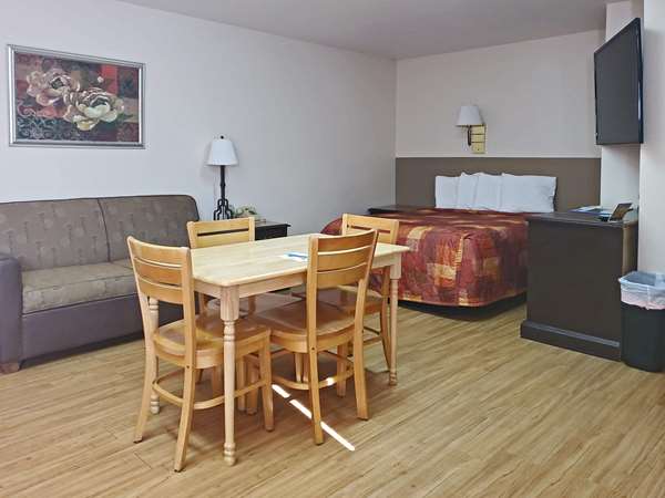  - Rodeway Inn Buffalo - I-25, Exit 299
