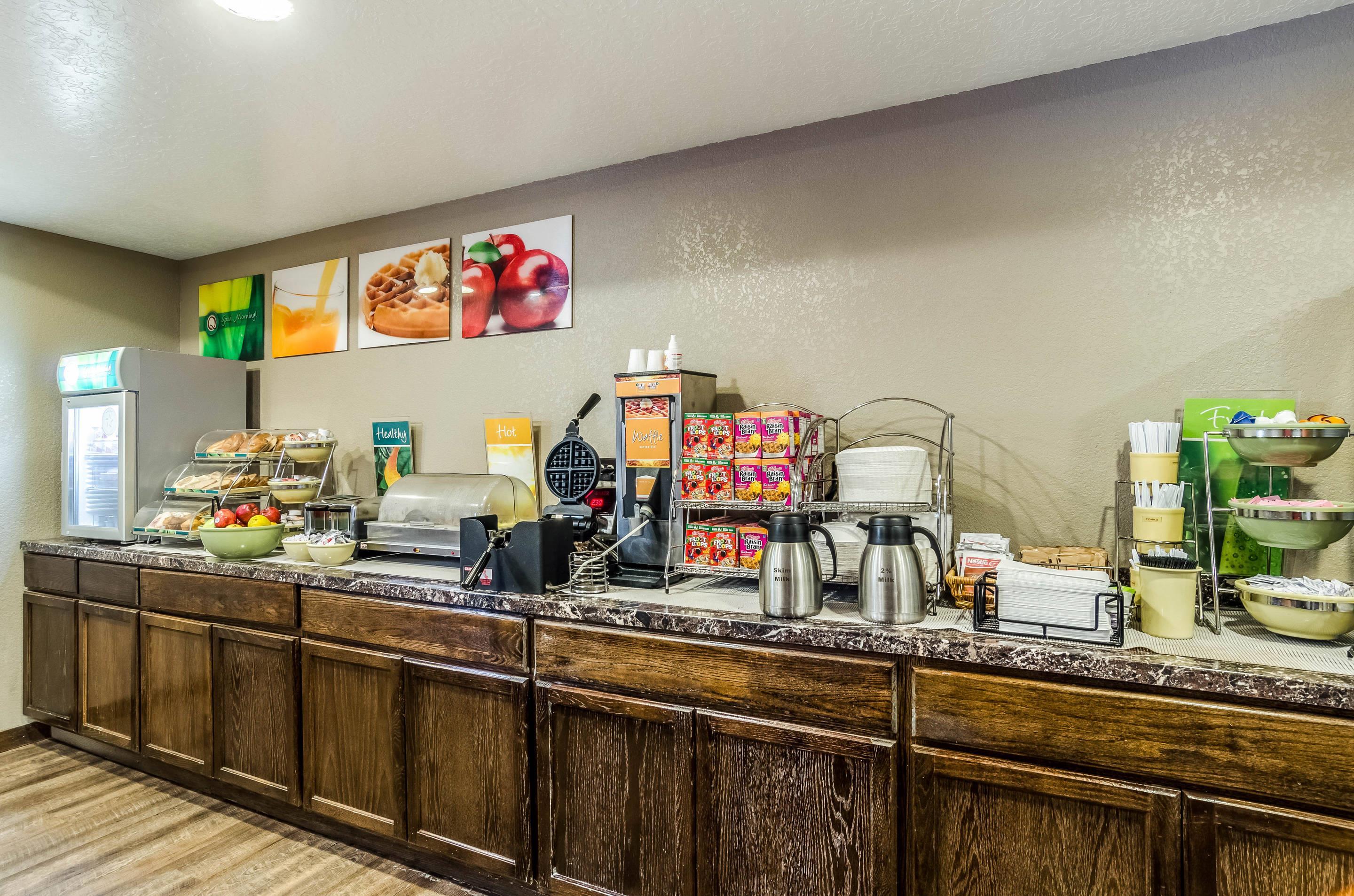 Breakfast area | Quality Inn
