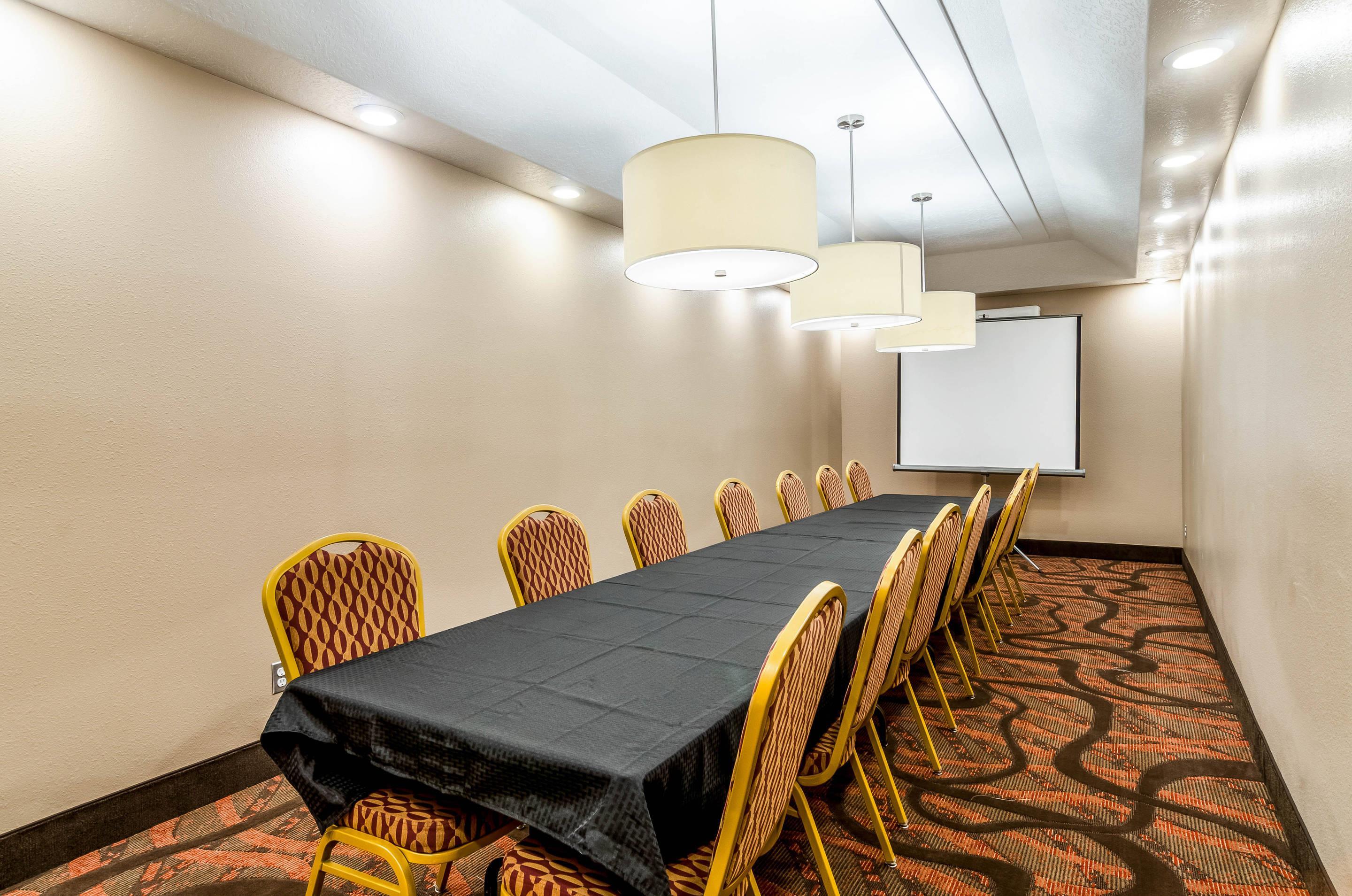 Boardroom | Quality Inn