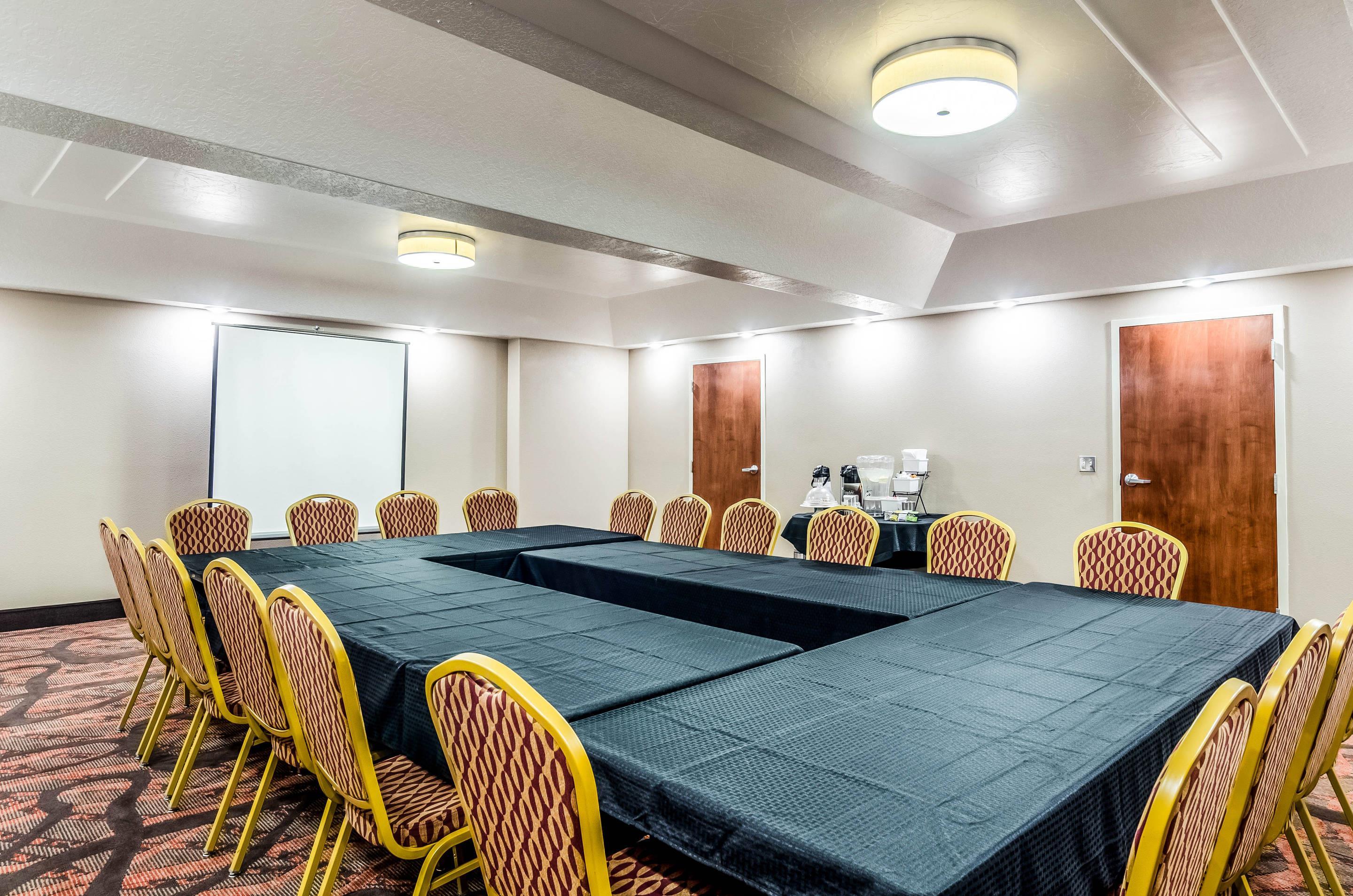 Large space for receptions, parties, anniversaries, and business meetings | Quality Inn