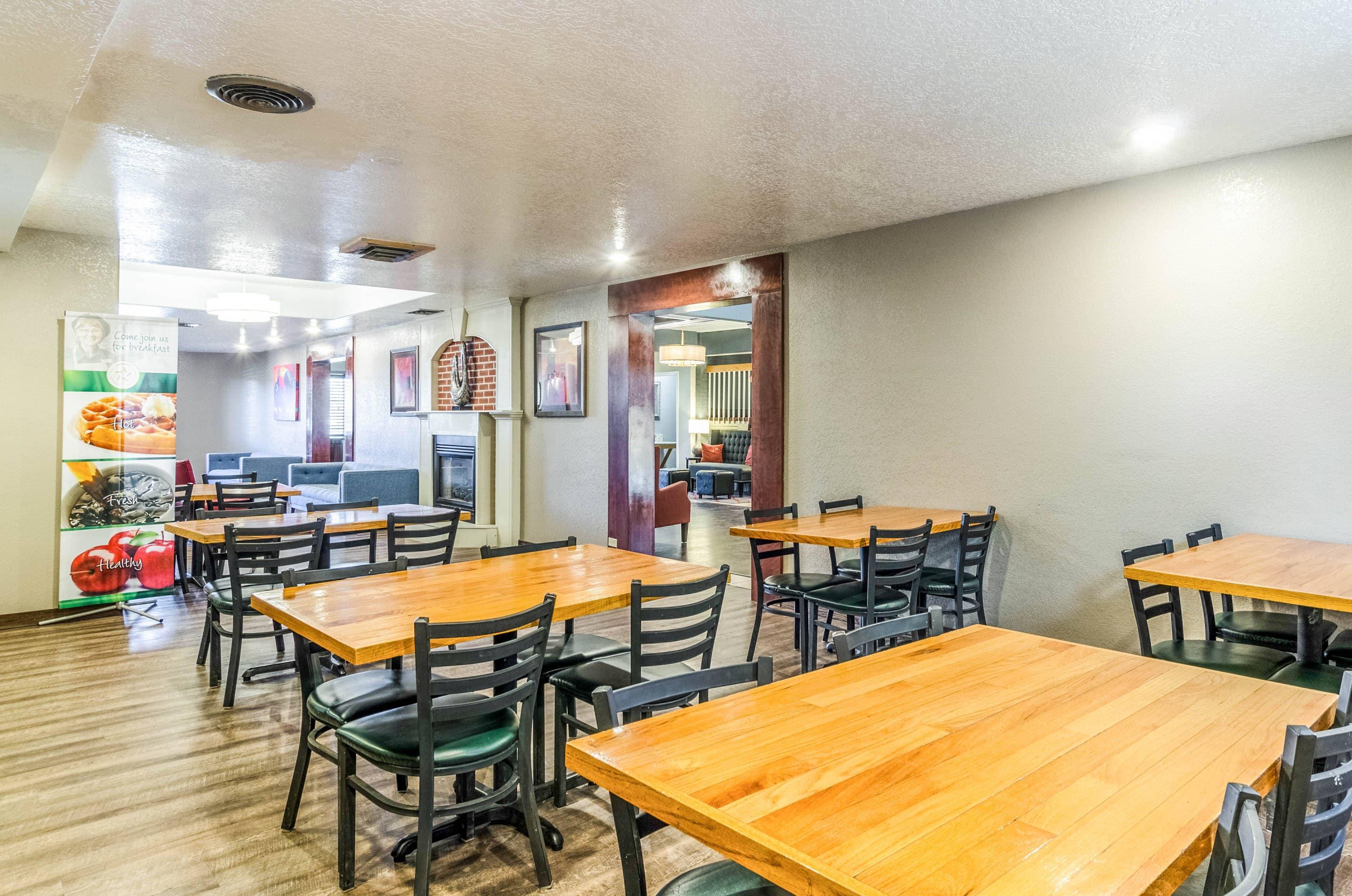 Breakfast area | Quality Inn