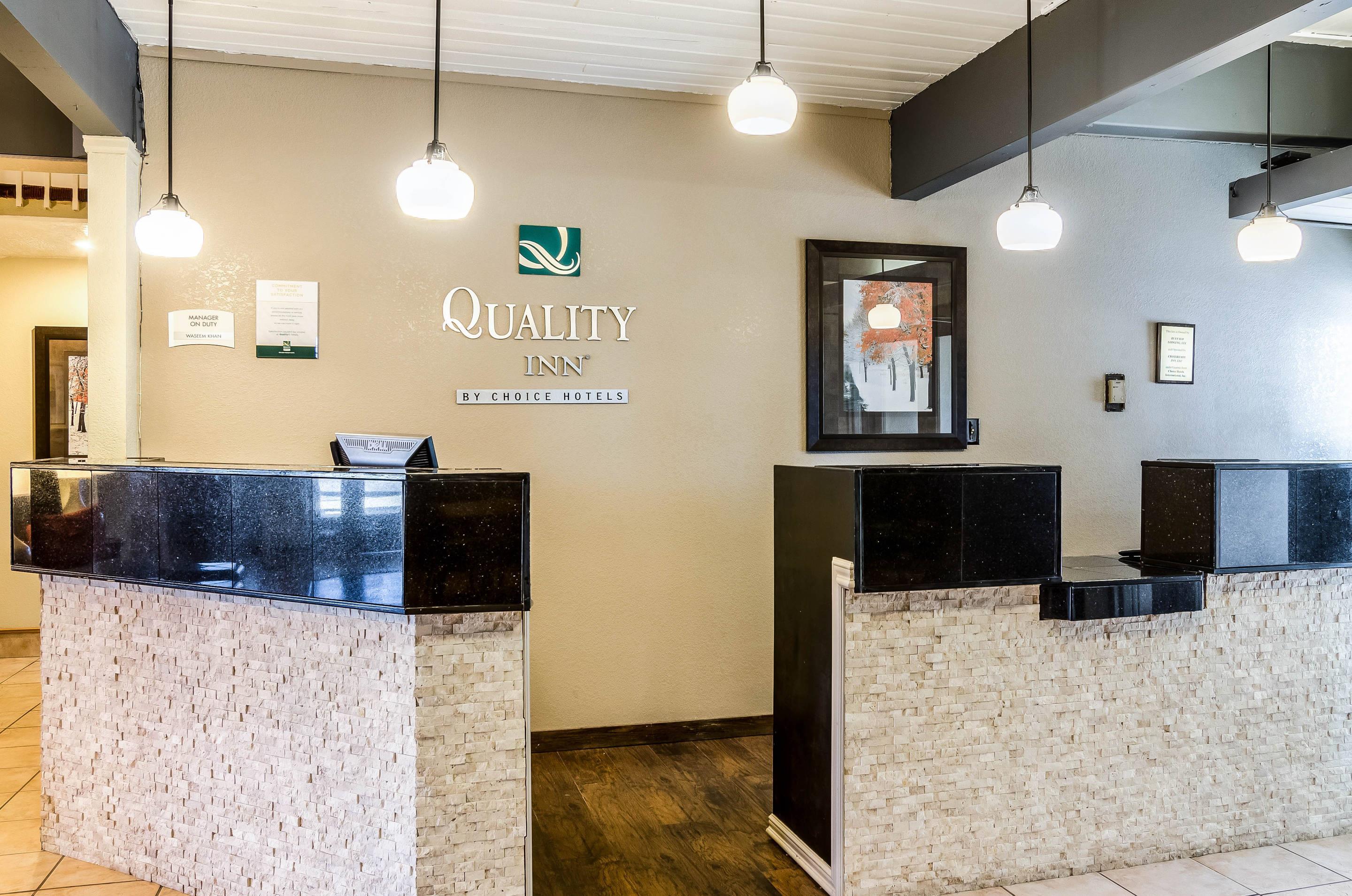 Lobby with sitting area | Quality Inn