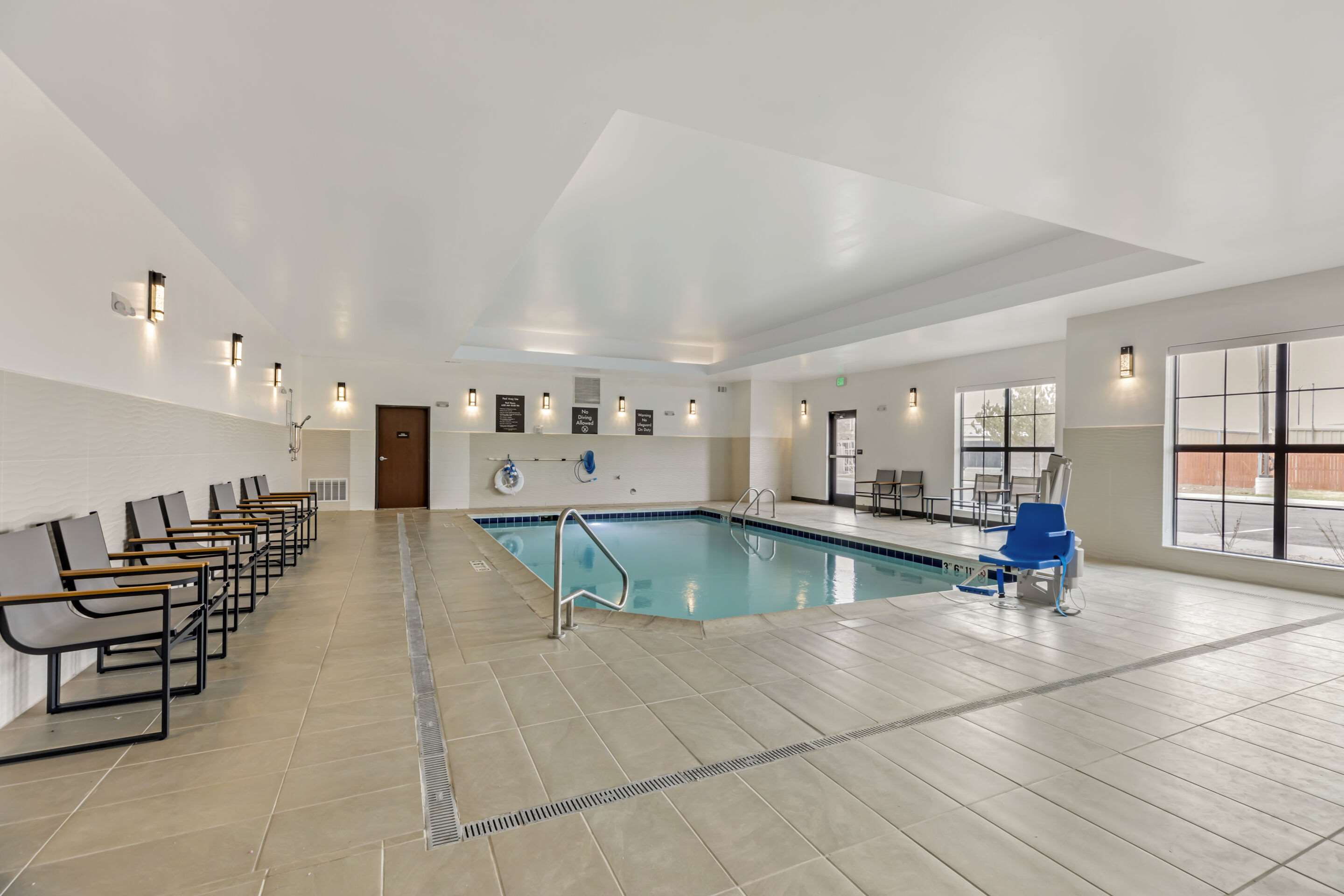 Indoor pool | Comfort Suites Cheyenne