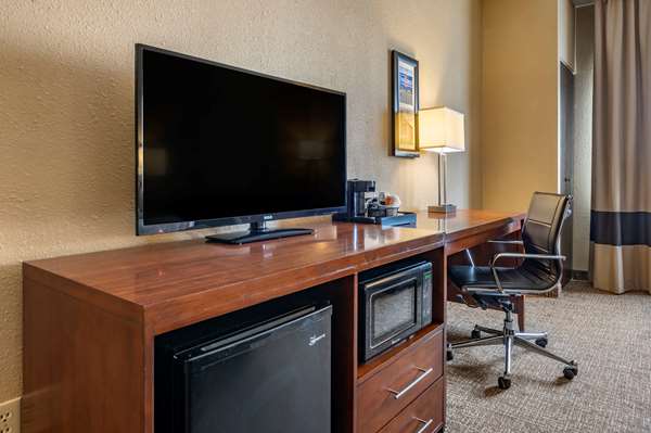  - Comfort Inn Shelbyville - I-74, Exit 113