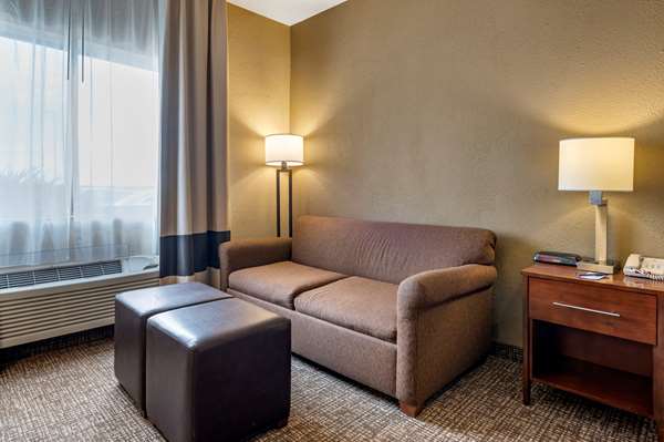  - Comfort Inn Shelbyville - I-74, Exit 113