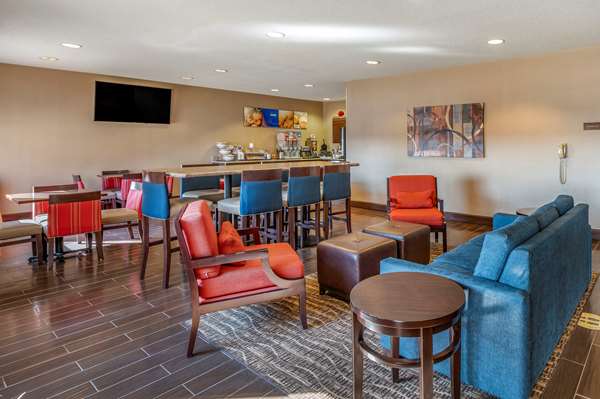  - Comfort Inn Shelbyville - I-74, Exit 113