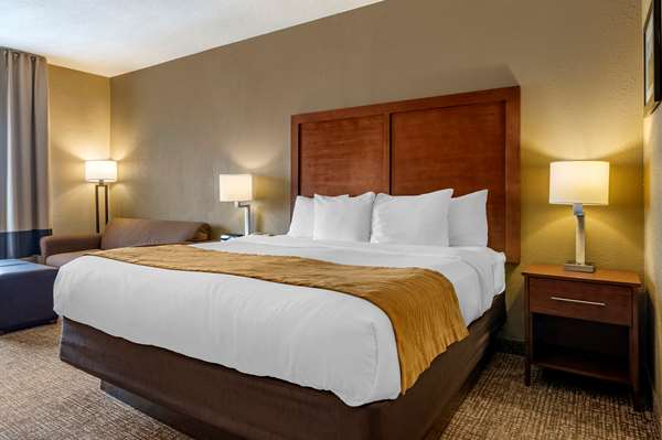  - Comfort Inn Shelbyville - I-74, Exit 113