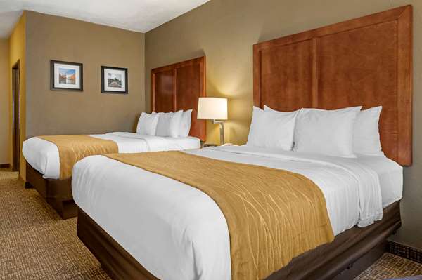  - Comfort Inn Shelbyville - I-74, Exit 113