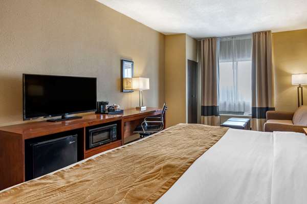  - Comfort Inn Shelbyville - I-74, Exit 113