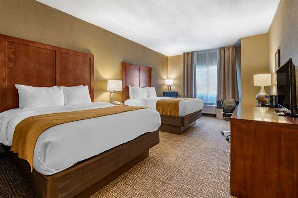  - Comfort Inn Shelbyville - I-74, Exit 113
