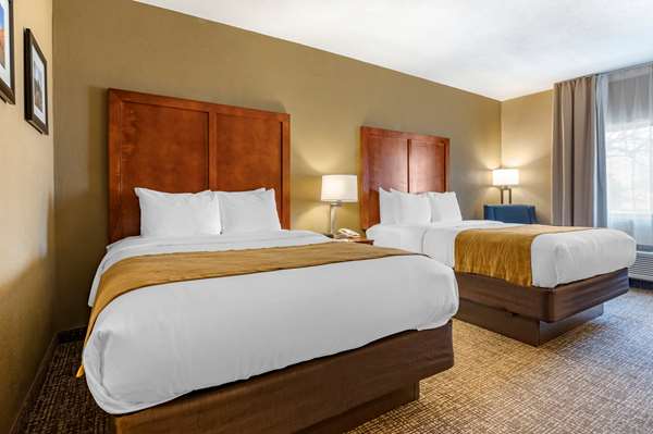  - Comfort Inn Shelbyville - I-74, Exit 113