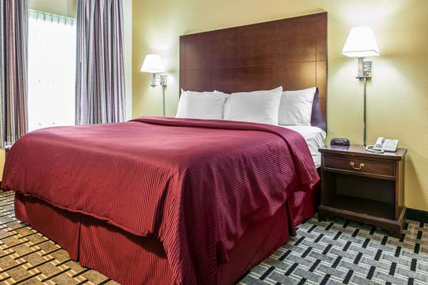  - Clarion Inn & Suites Northwest Indianapolis