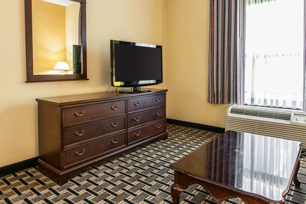  - Clarion Inn & Suites Northwest Indianapolis
