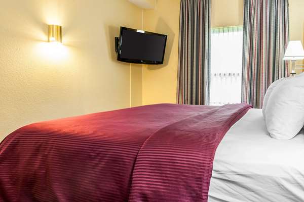  - Clarion Inn & Suites Northwest Indianapolis